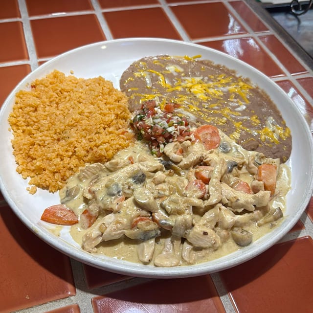 Pollo a La Crema.